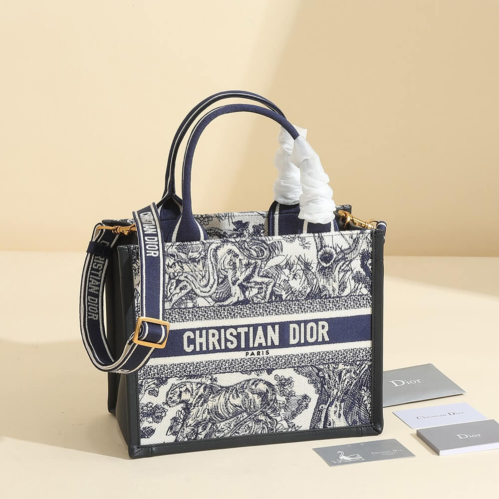 Small D10r Book Tote