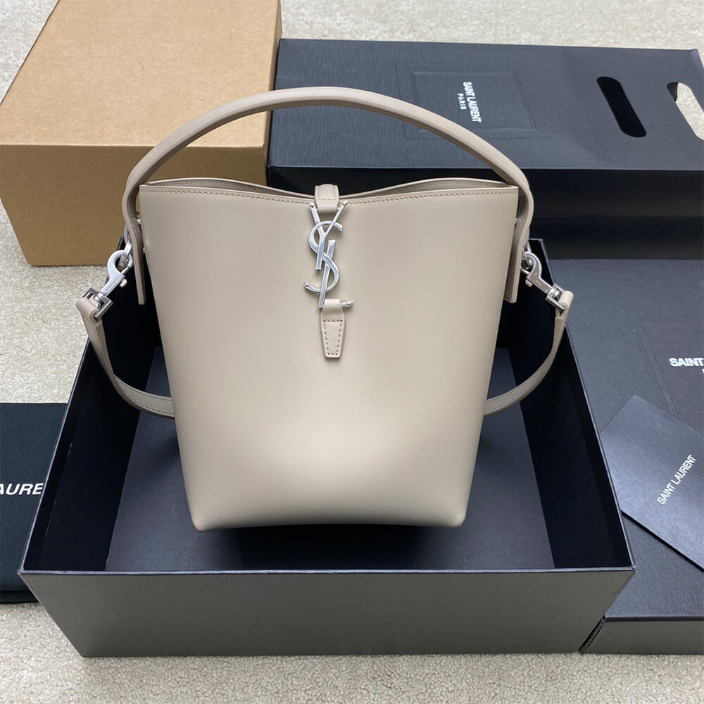 Y51 LE 37 small in shiny leather