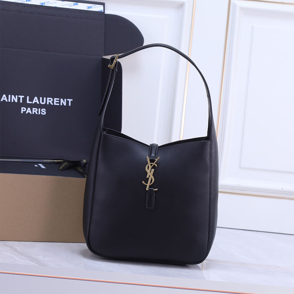 SMALL LE 5 À 7 S*pPLE IN SMOOTH LEATHER