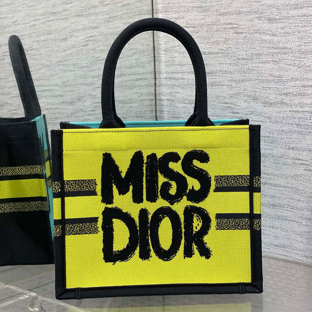 Small D10r Book Tote
