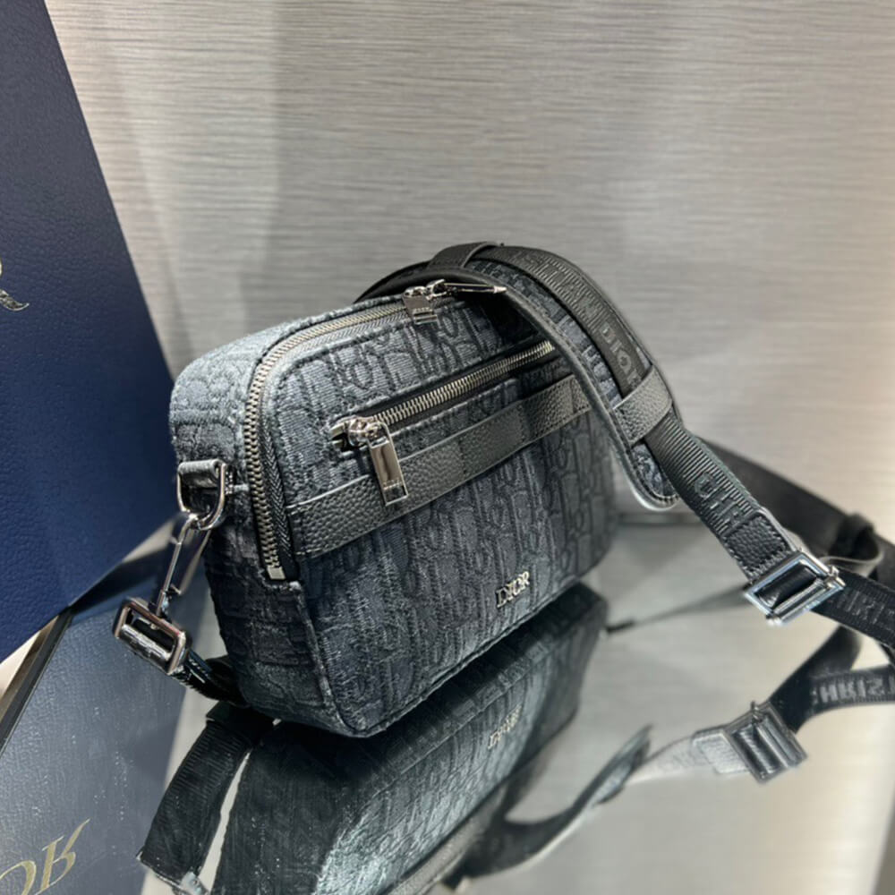 D10r SAFARI MESSENGER BAG