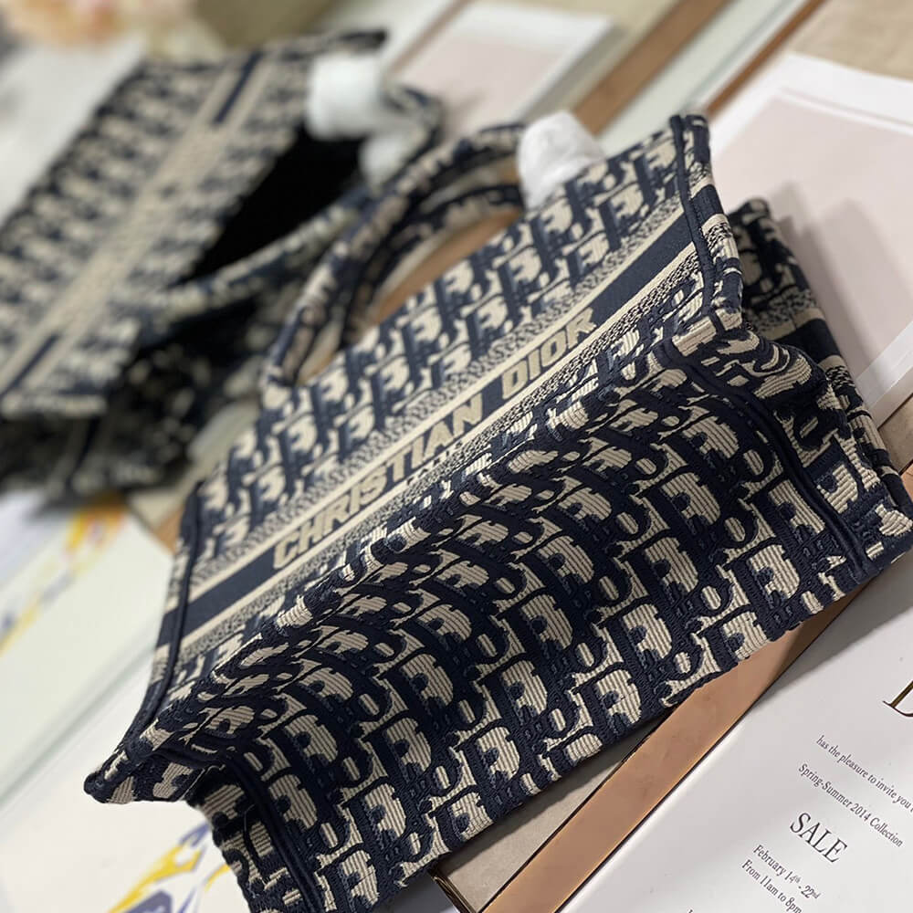 SMALL D10r BOOK TOTE