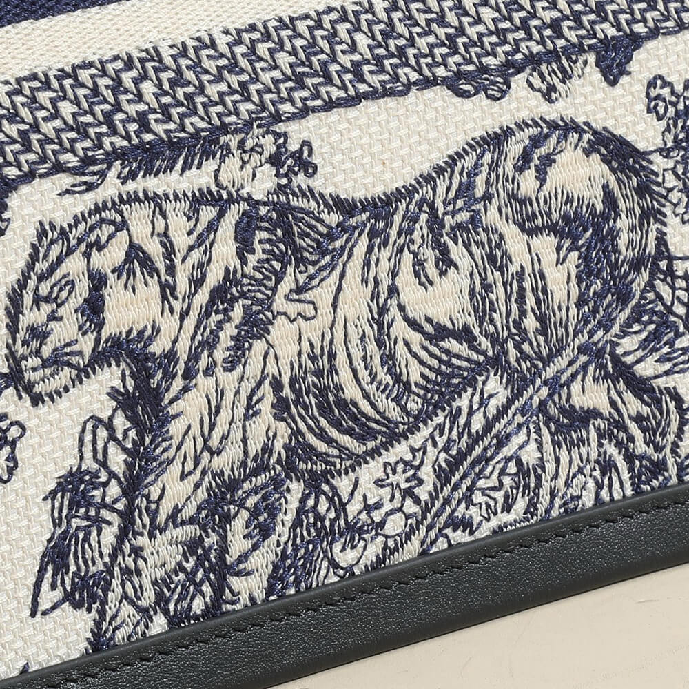 Small D10r Book Tote