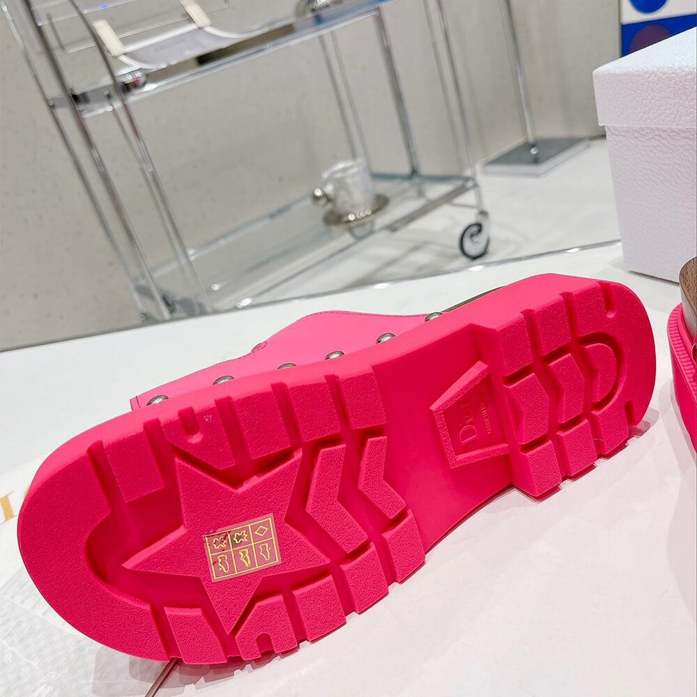 D10rQUAKE STRAP SANDAL