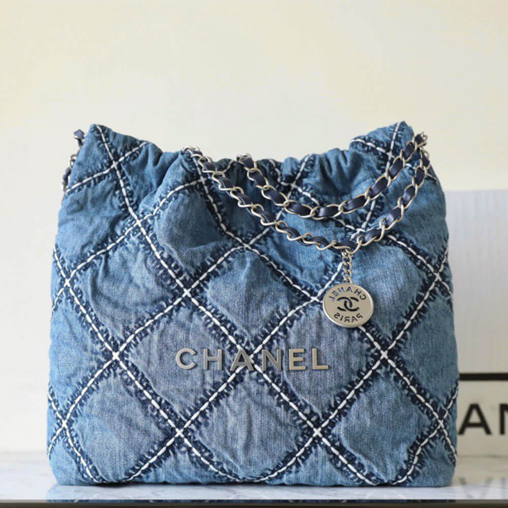 Ch**el 22 SMALL HANDBAG