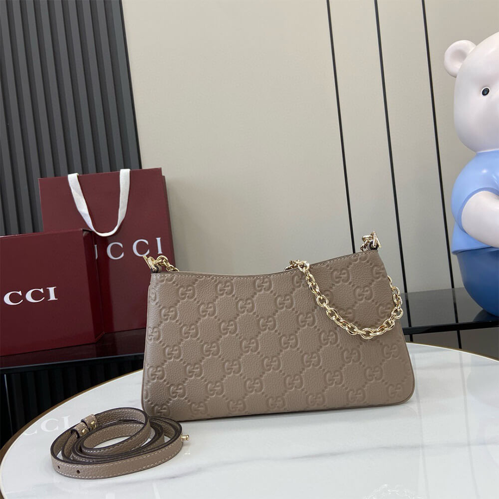 GG Emblem medium shoulder bag