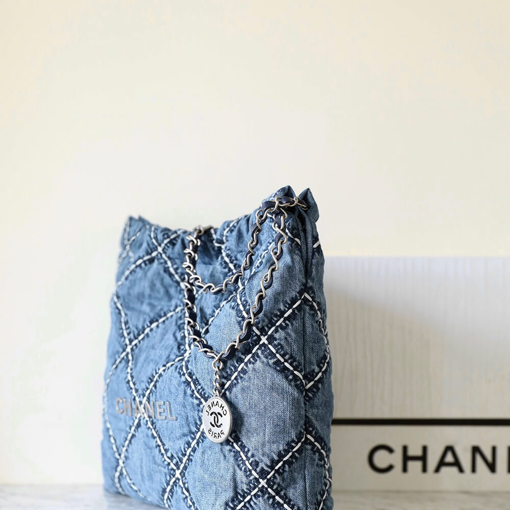 Ch**el 22 SMALL HANDBAG