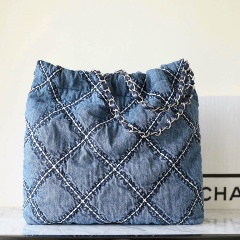 Ch**el 22 SMALL HANDBAG
