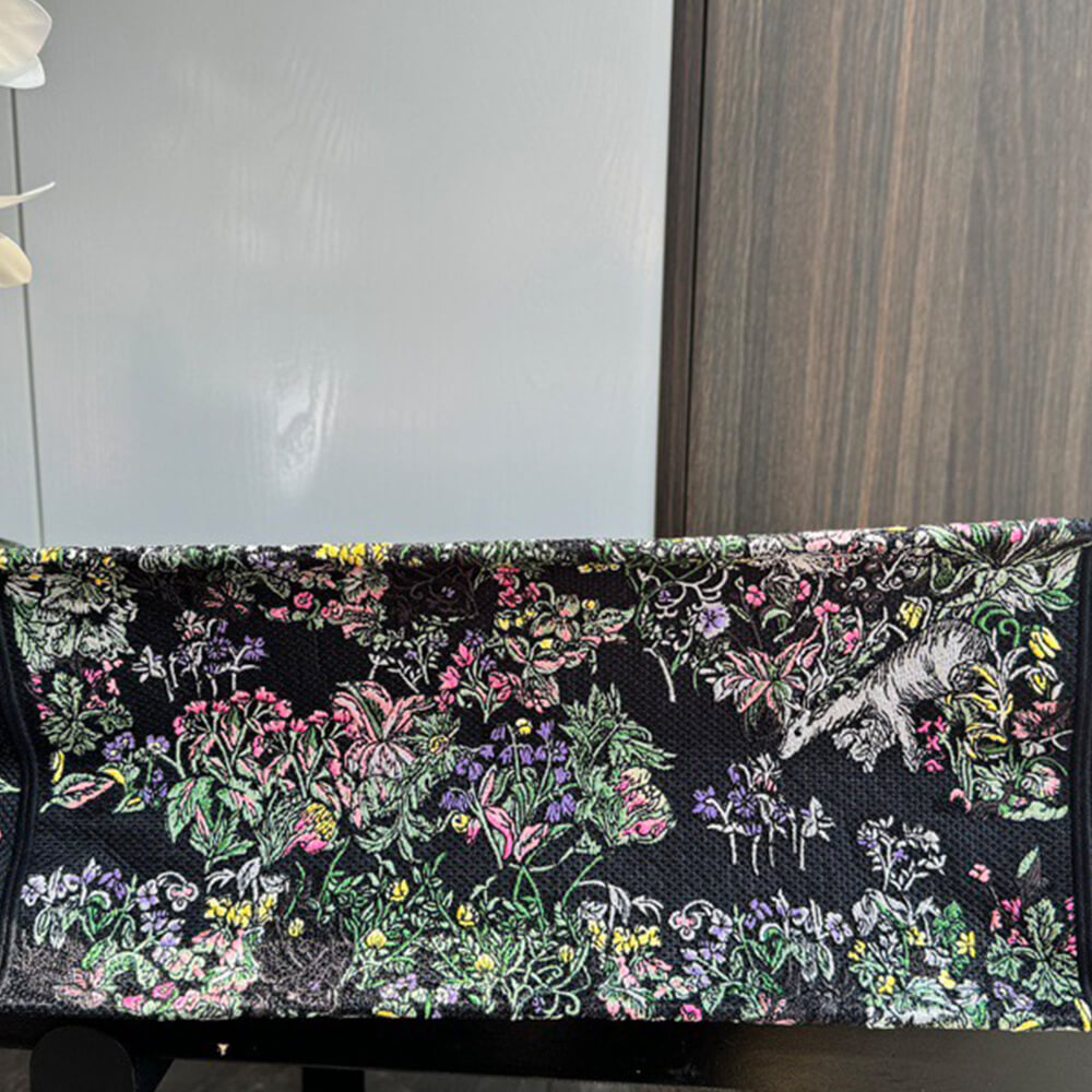 Large D10r Book Tote
