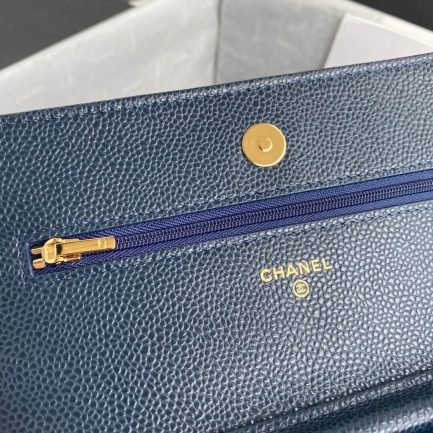 Ch**el classic chain wallet