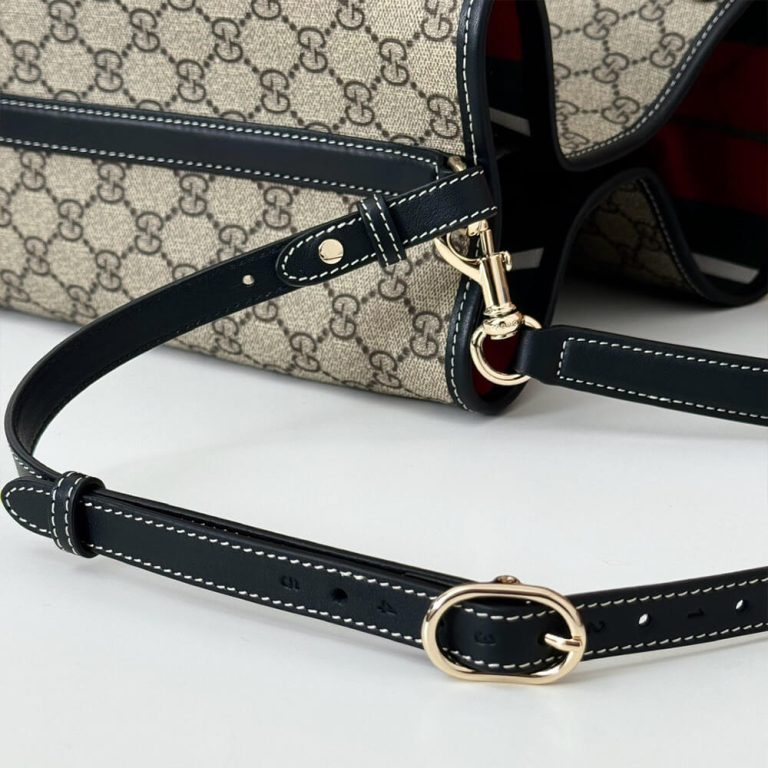 GG Emblem small shoulder bag