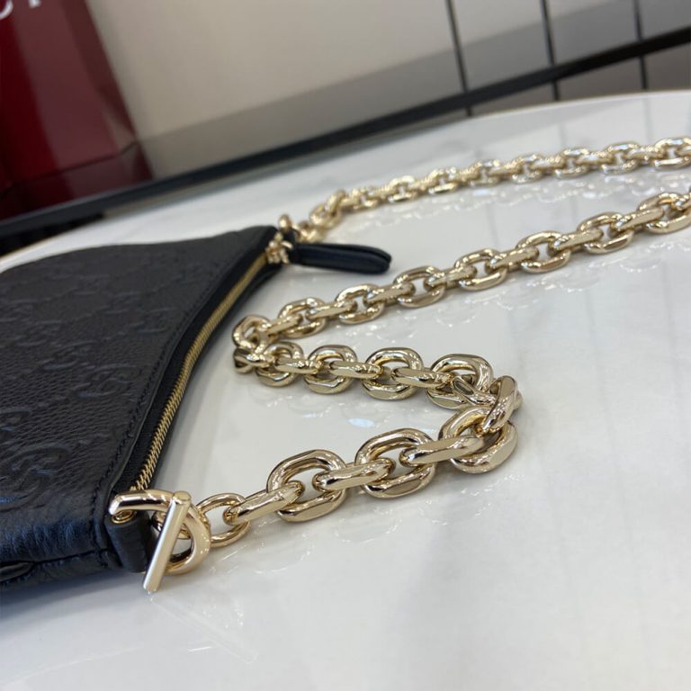 GG Emblem medium shoulder bag
