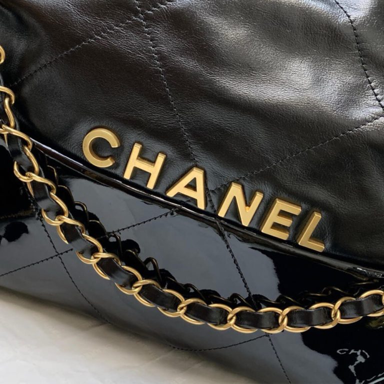 Ch**el 22 SMALL HANDBAG