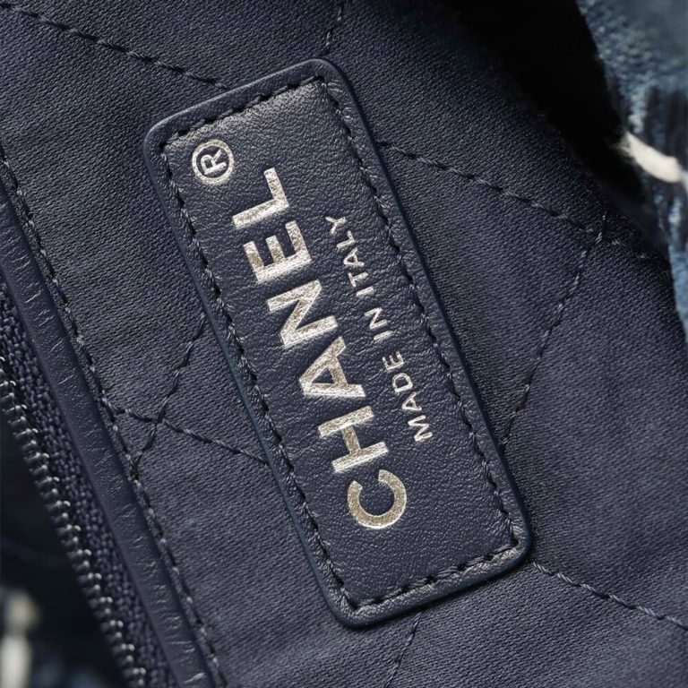 Ch**el 22 SMALL HANDBAG