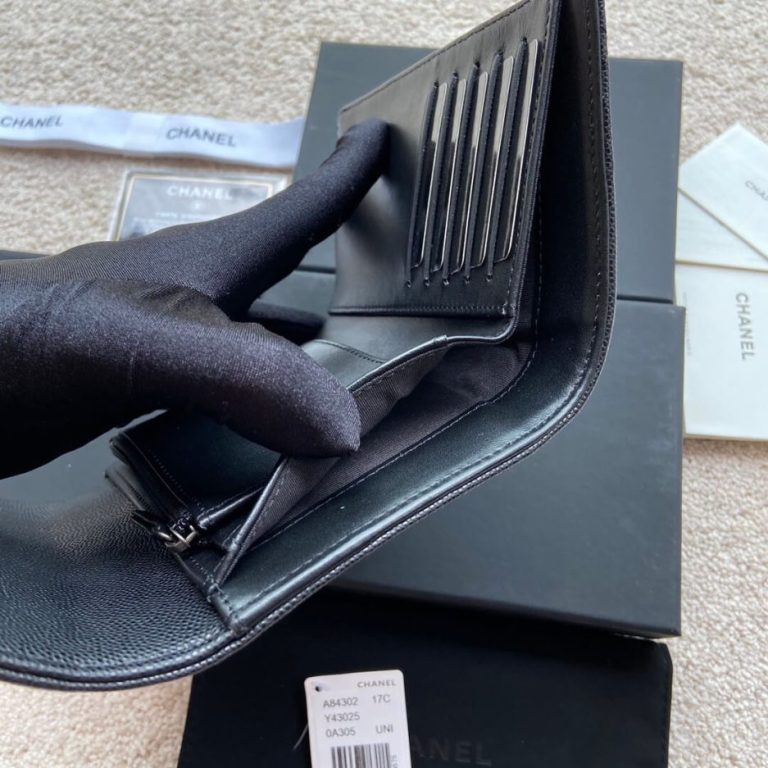 Ch**el boy long wallet