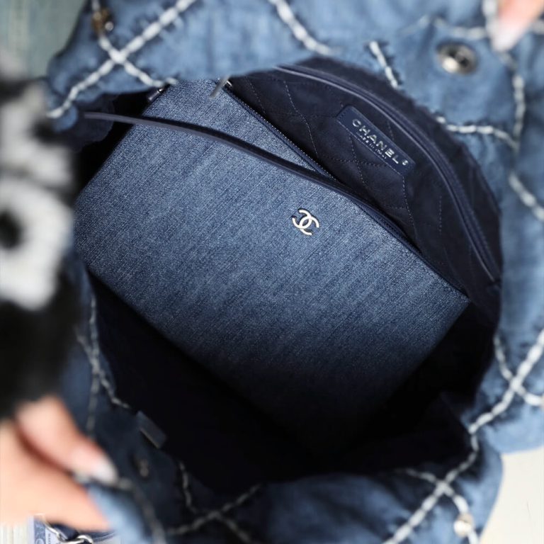 Ch**el 22 SMALL HANDBAG