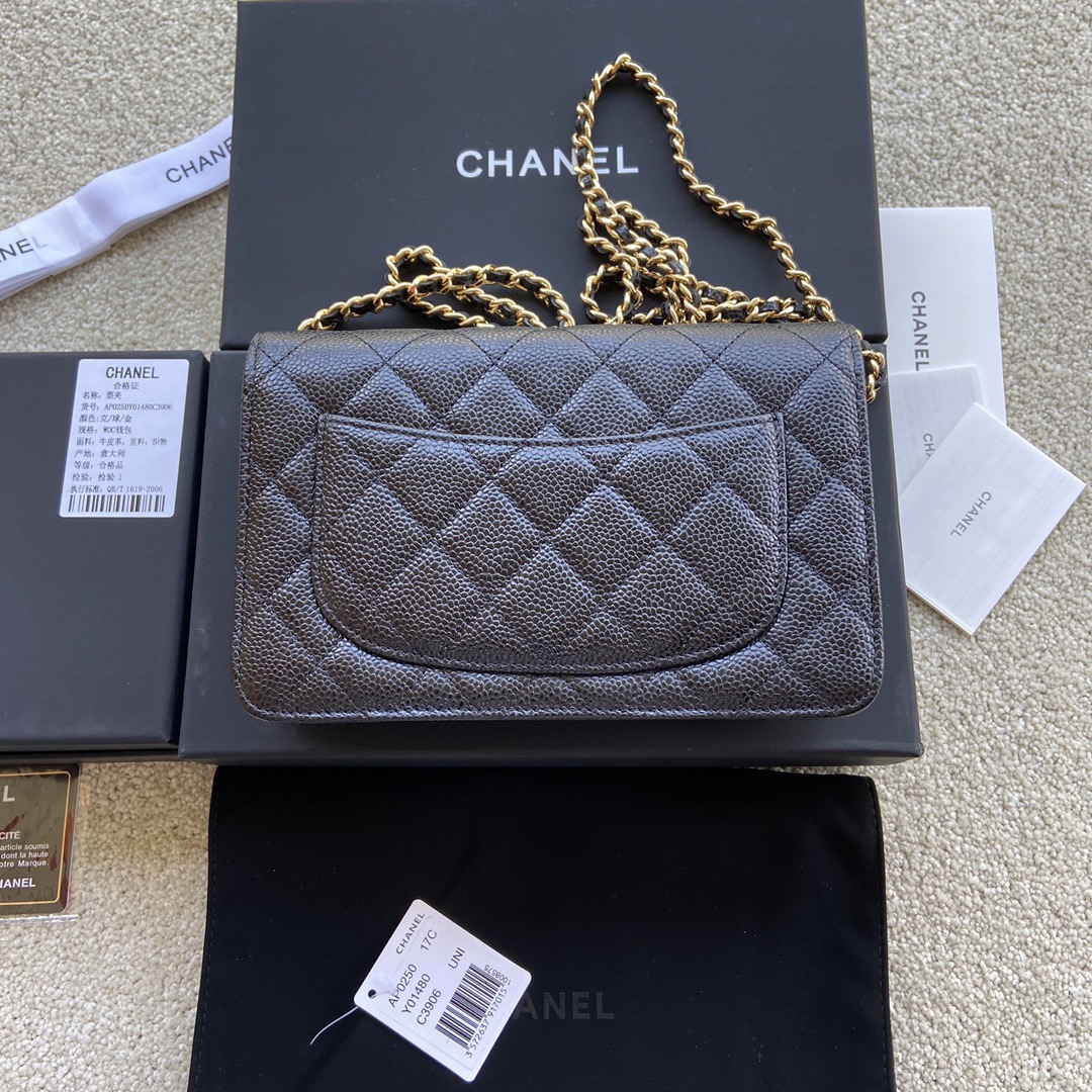 Ch**el classic chain wallet