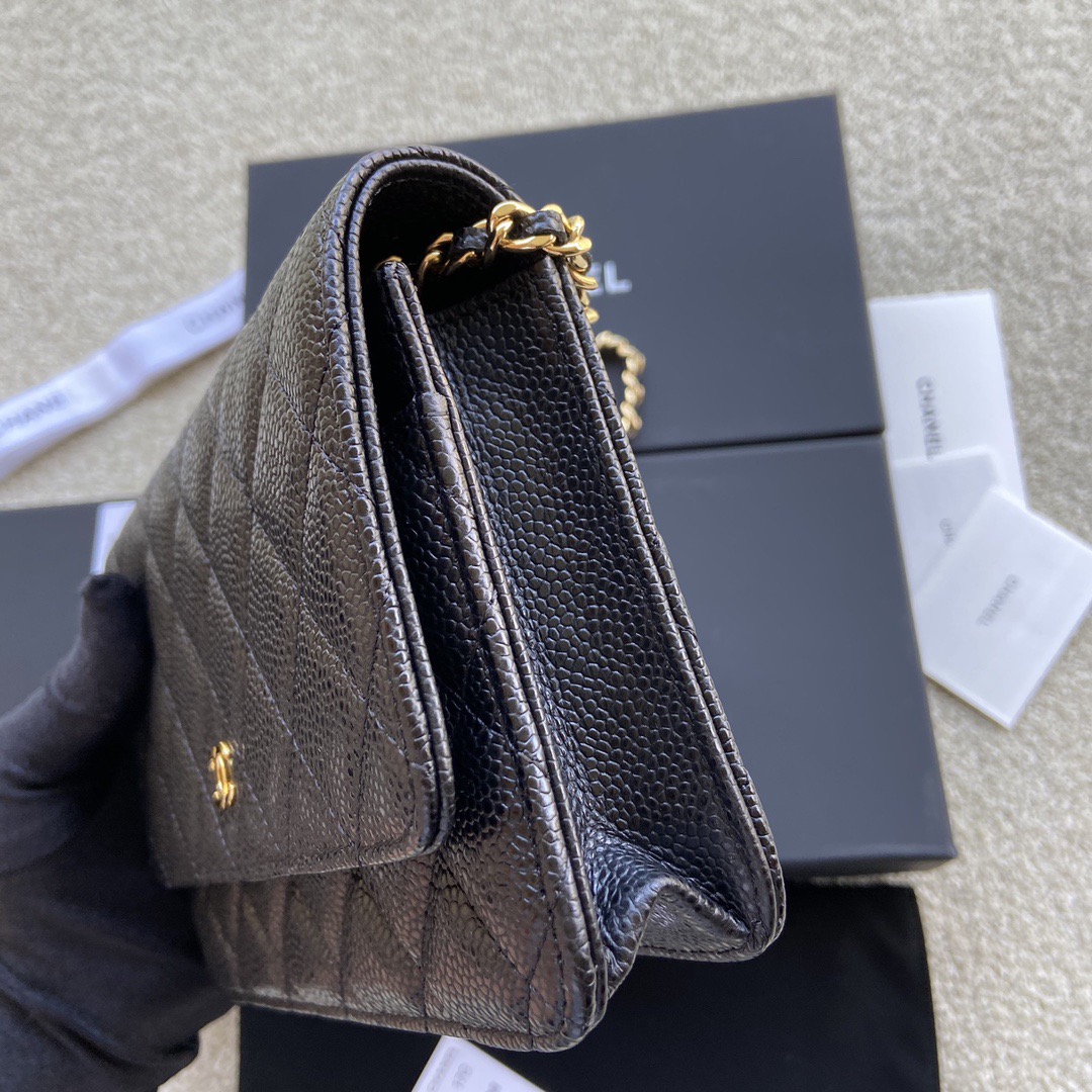 Ch**el classic chain wallet