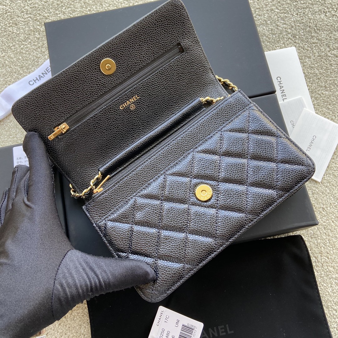 Ch**el classic chain wallet