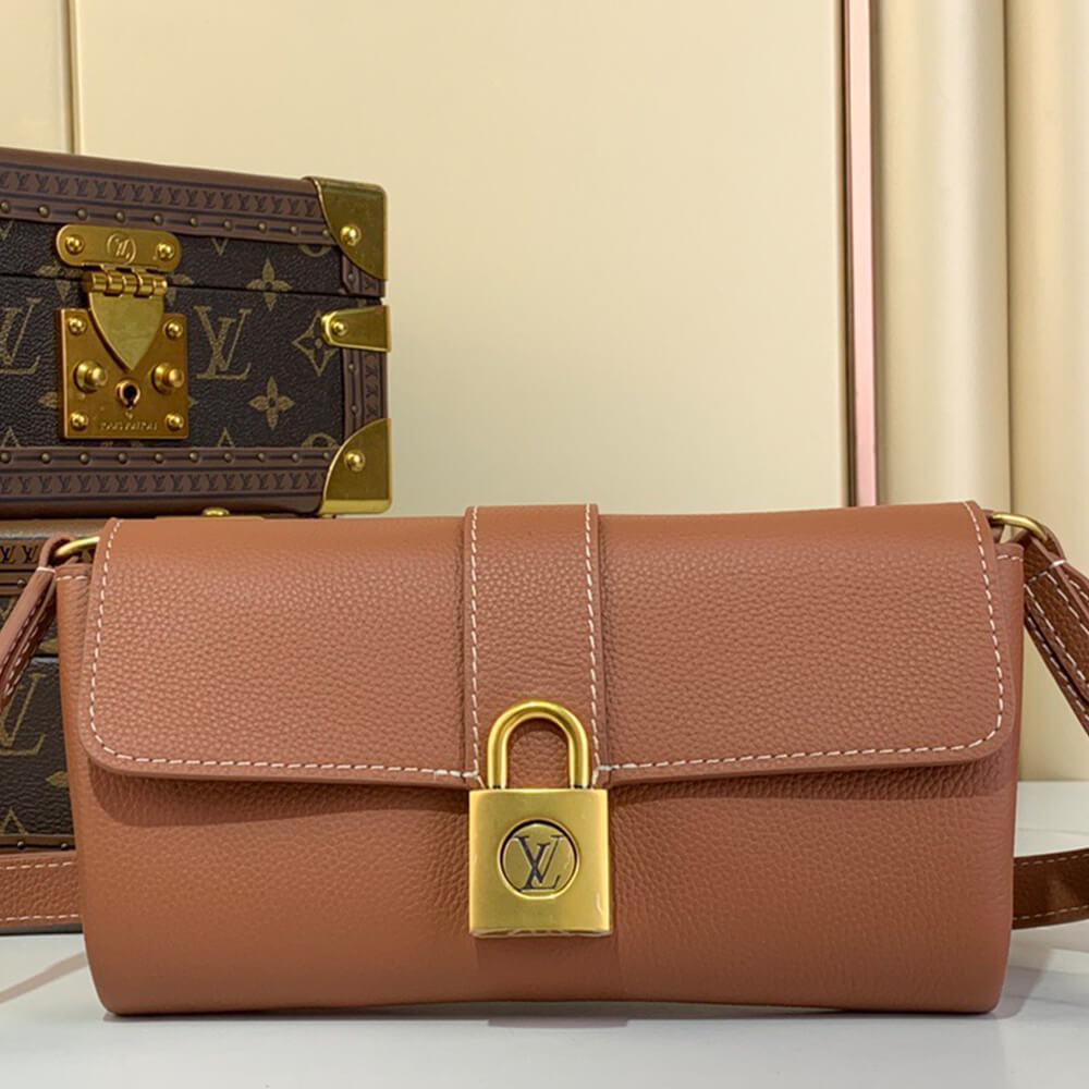 LV Wallet On Chain Low Key