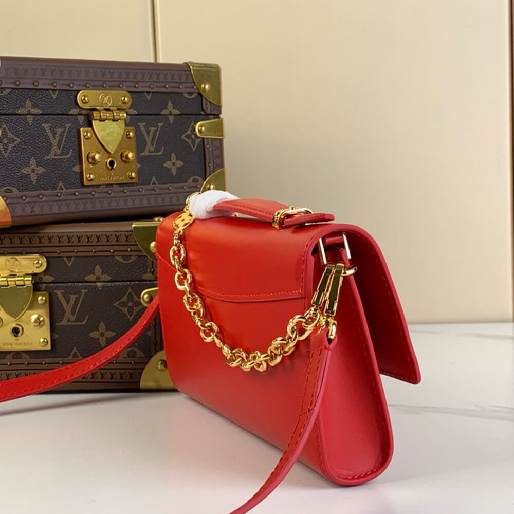LV Wallet On Chain Capucines