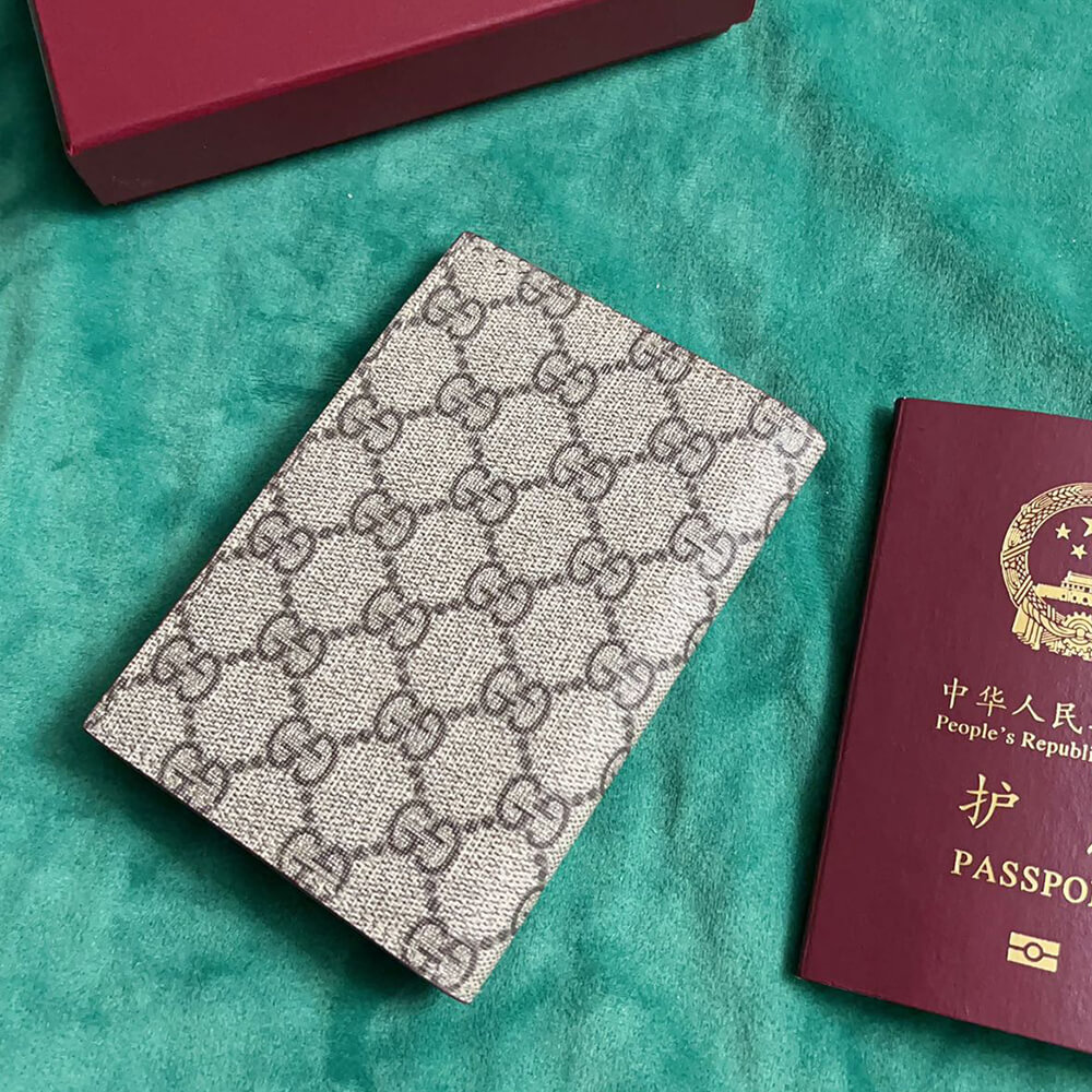 Bi-color GG card case with Panda detail