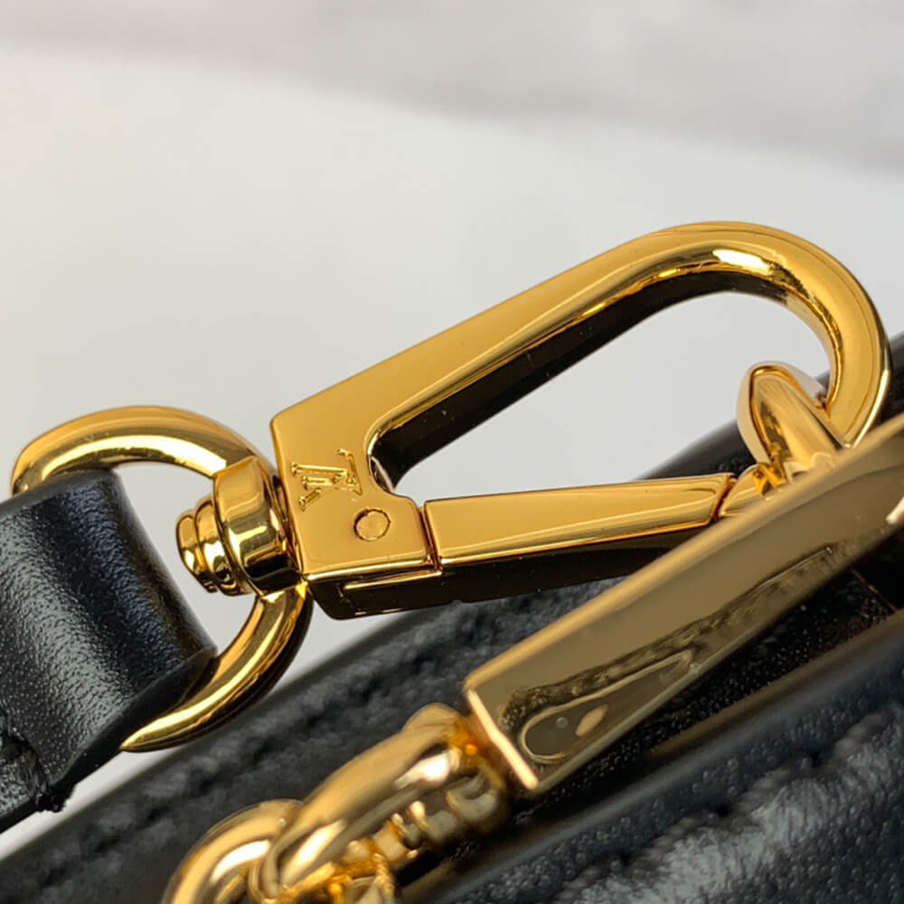 LV Wallet On Chain Capucines