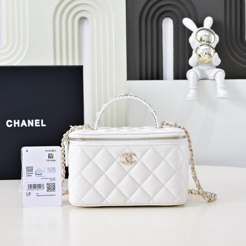 Ch**el Long Vanity with chain