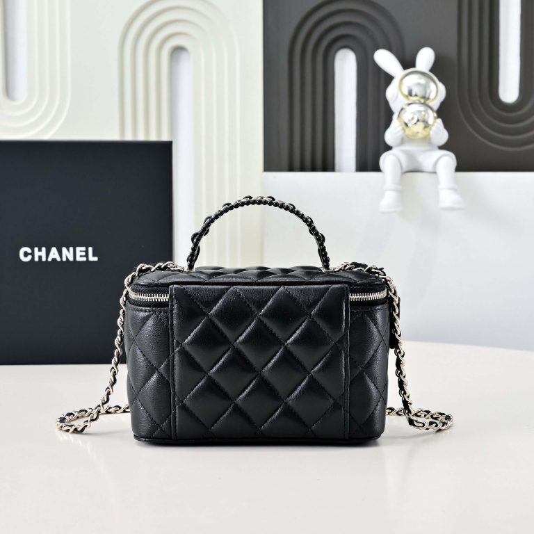 Ch**el Long Vanity with chain
