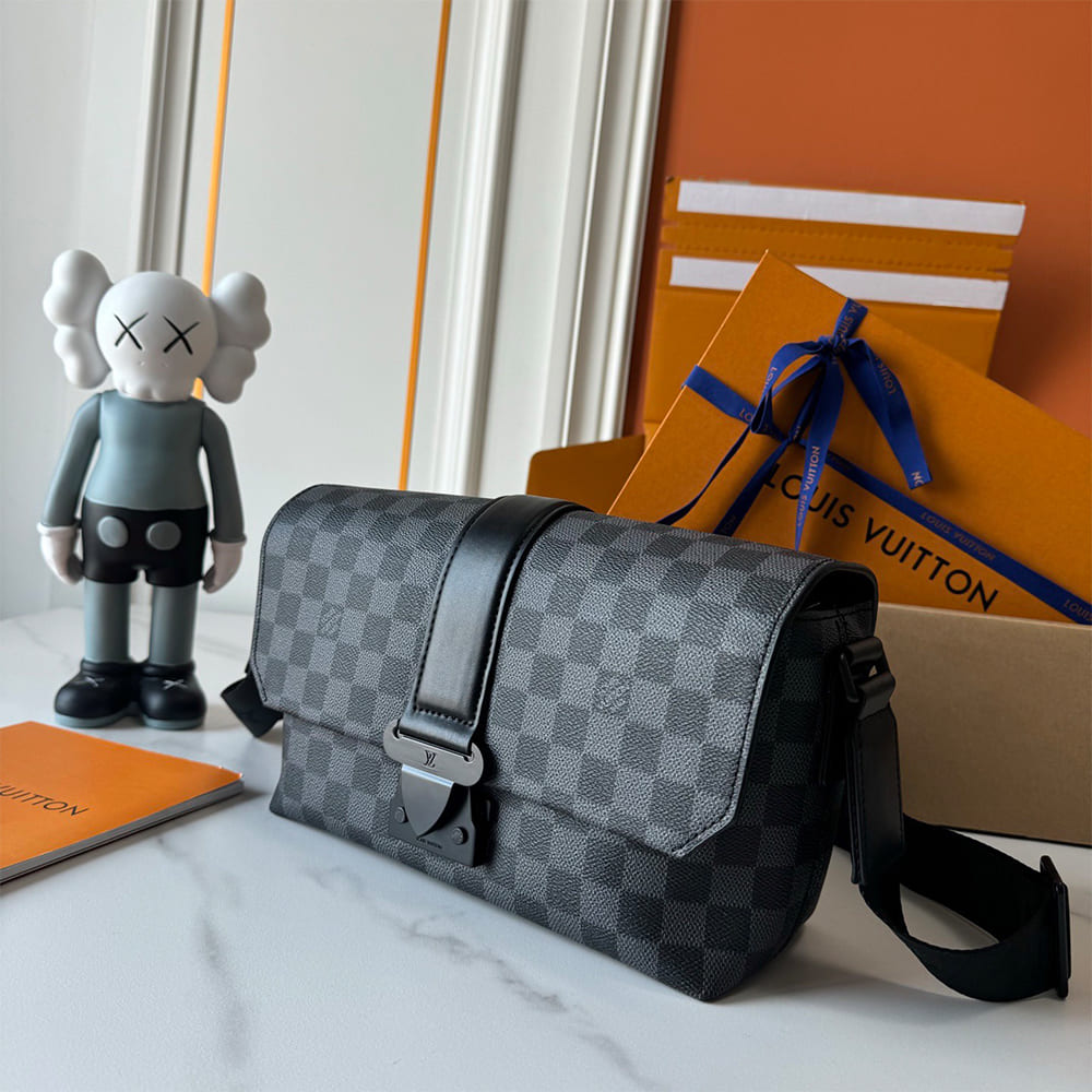 LV S-Cape Messenger