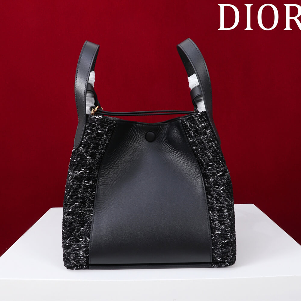 D10r Medium Signature Bucket Bag