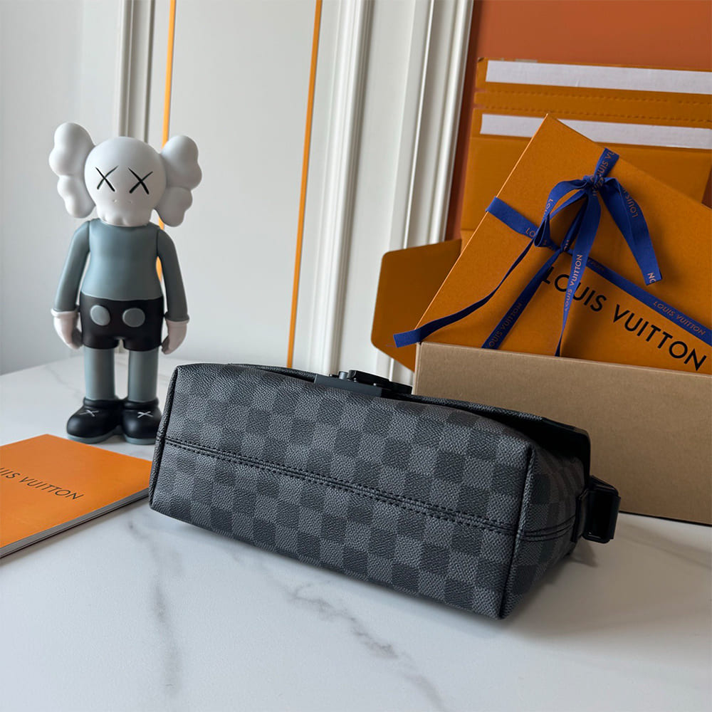 LV S-Cape Messenger