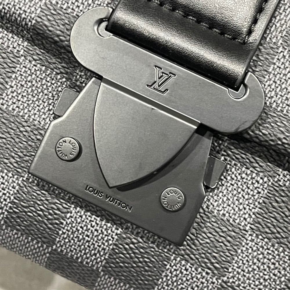 LV S-Cape Messenger