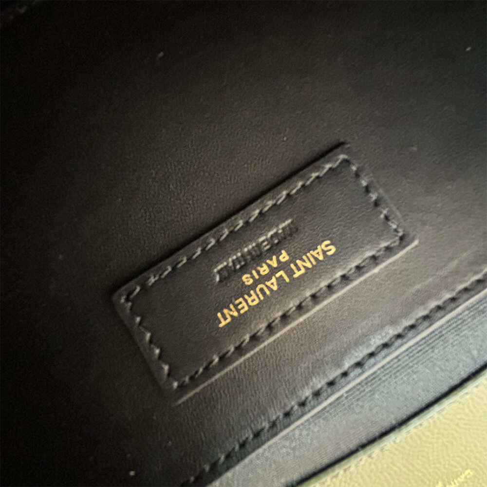 Y51 envelope medium in grained leather