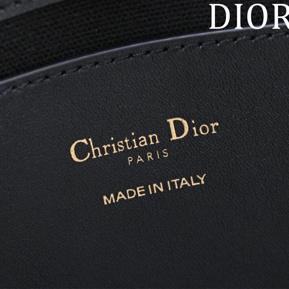 D10r Medium Signature Bucket Bag