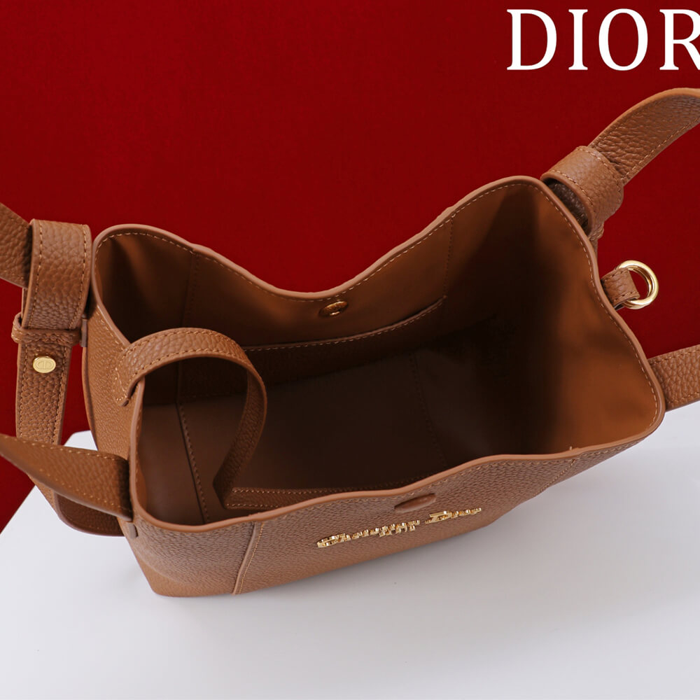 D10r Medium Signature Bucket Bag