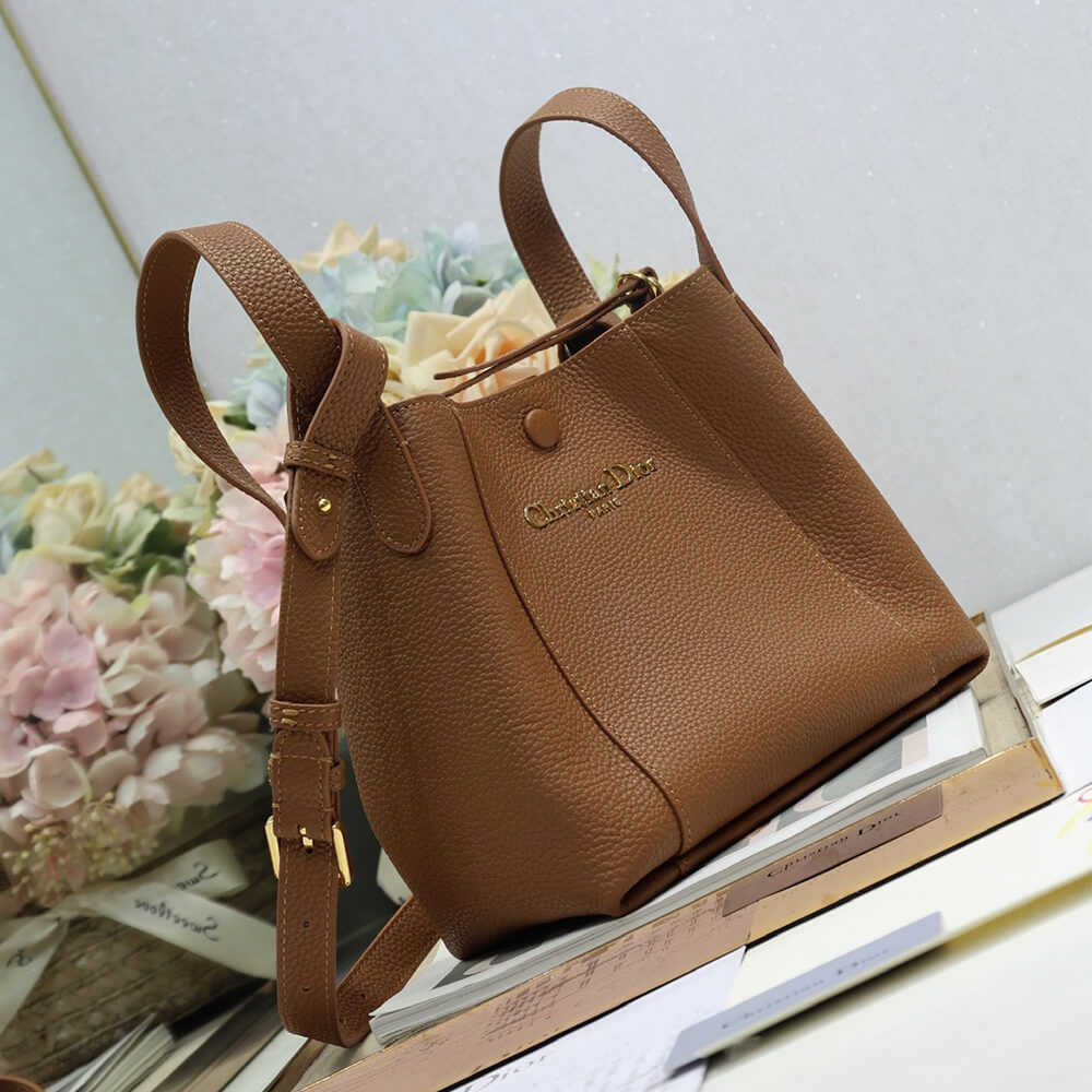 D10r Small Signature Bucket Bag