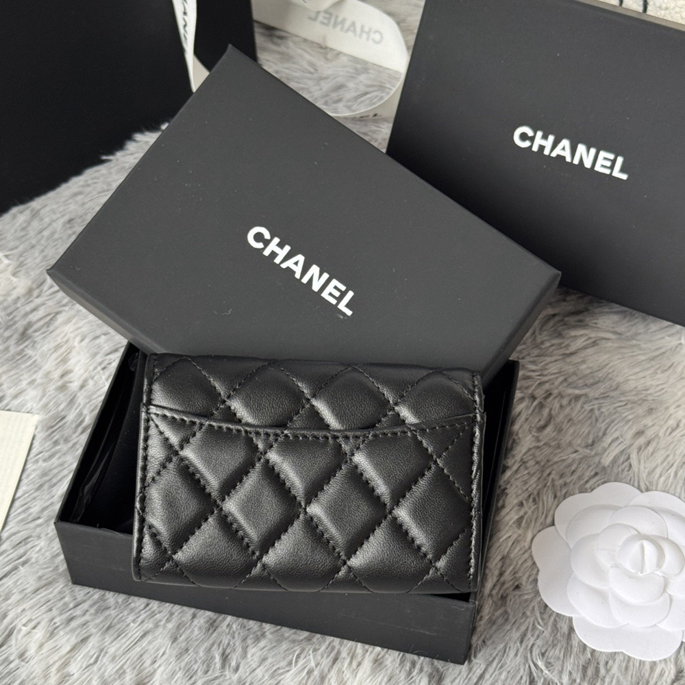 Classic flap card holder