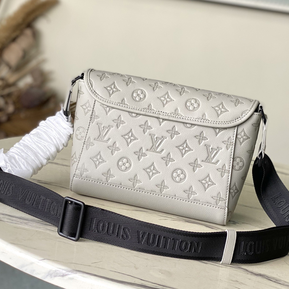 LV PULSE messenger bag(HIGH-END GRADE)