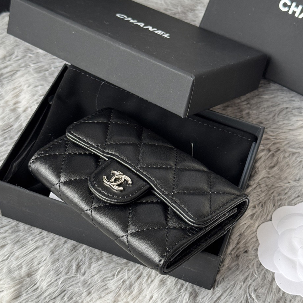Classic flap card holder