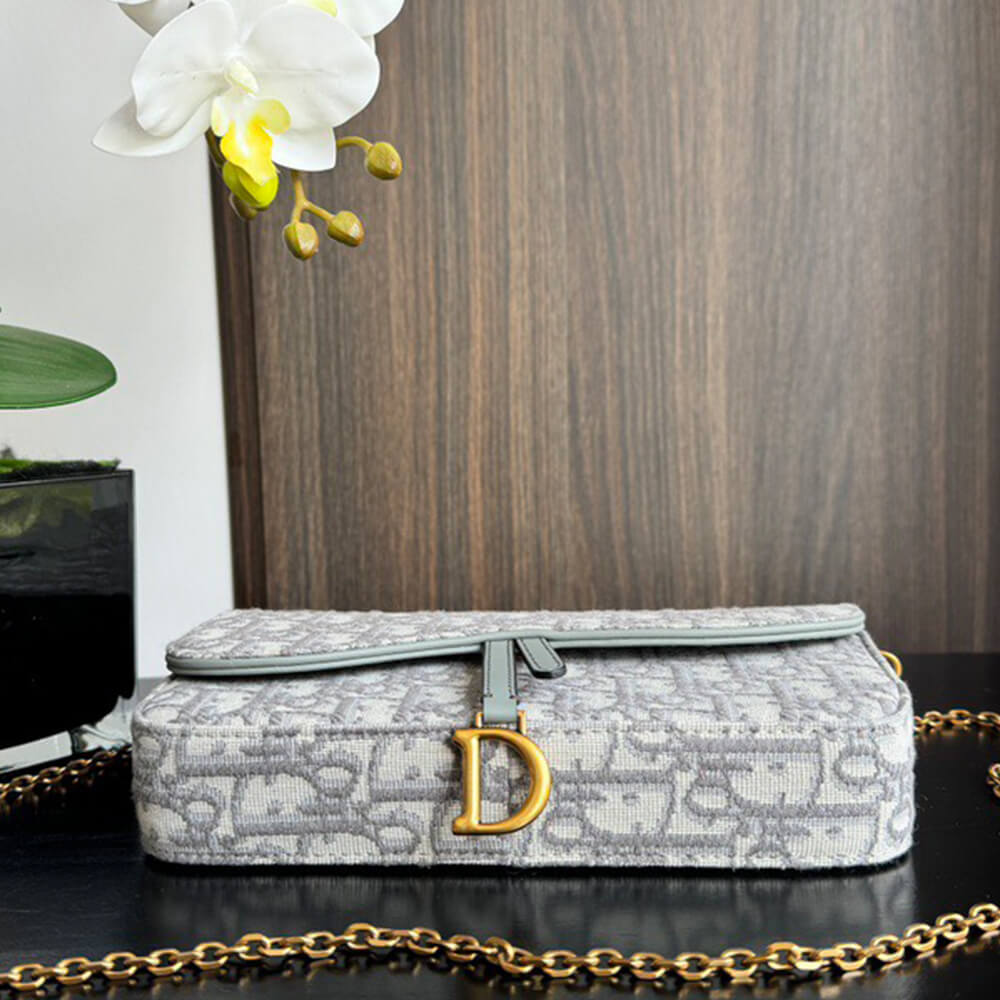 Medium Saddle Pouch with Chain