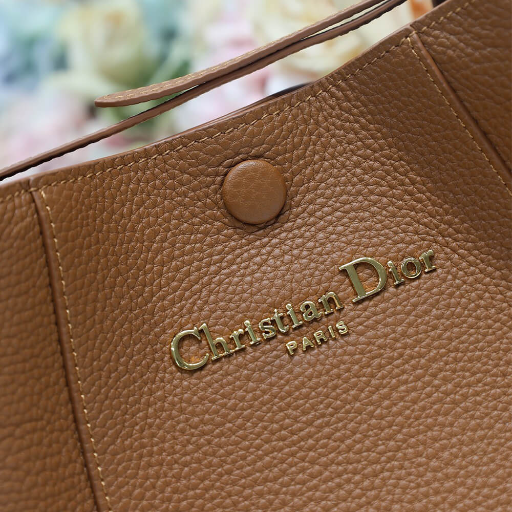 D10r Small Signature Bucket Bag