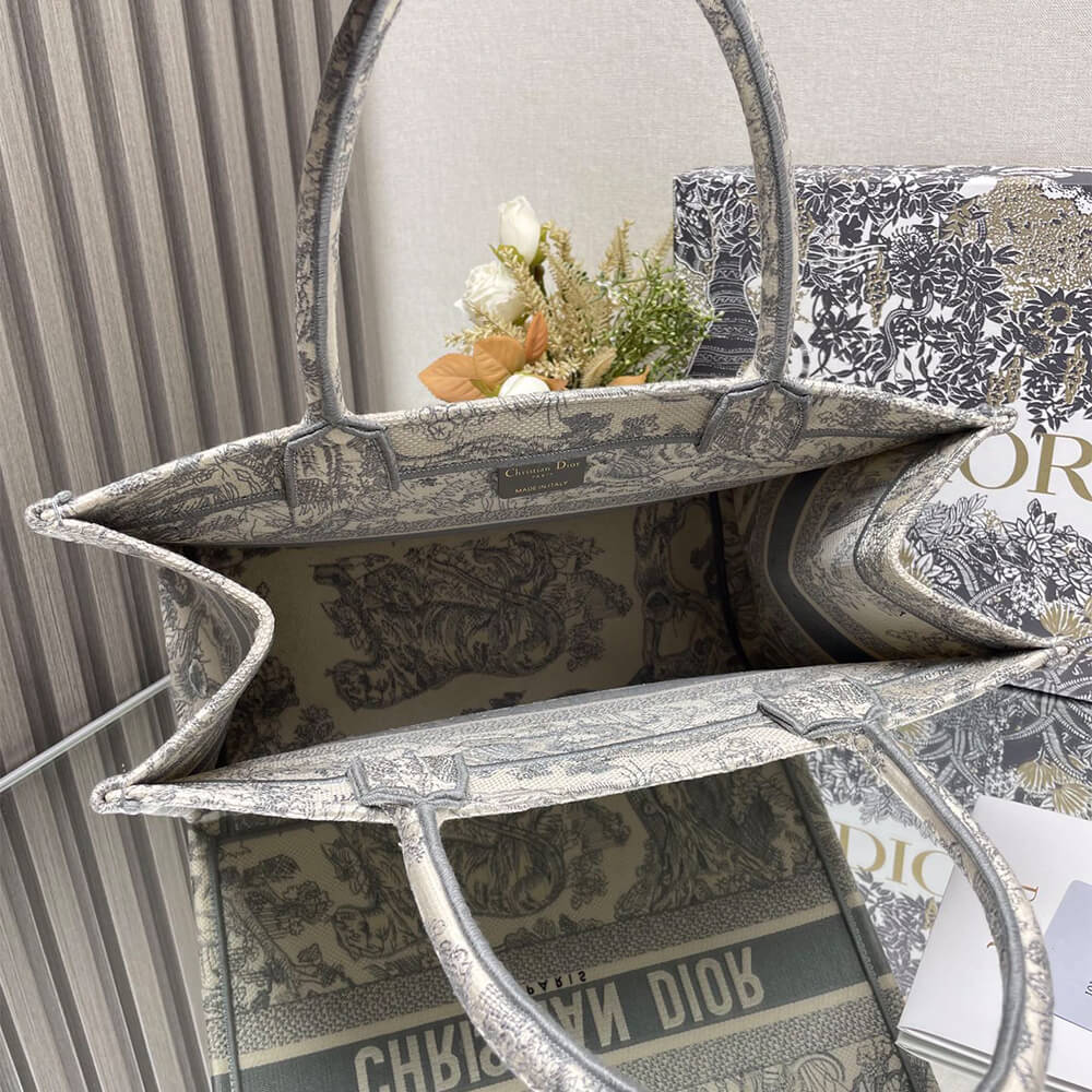 Medium D10r Book Tote
