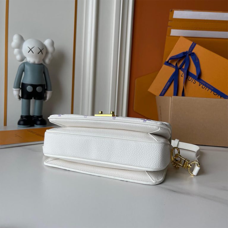 LV Pochette
