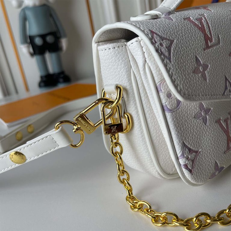 LV Pochette