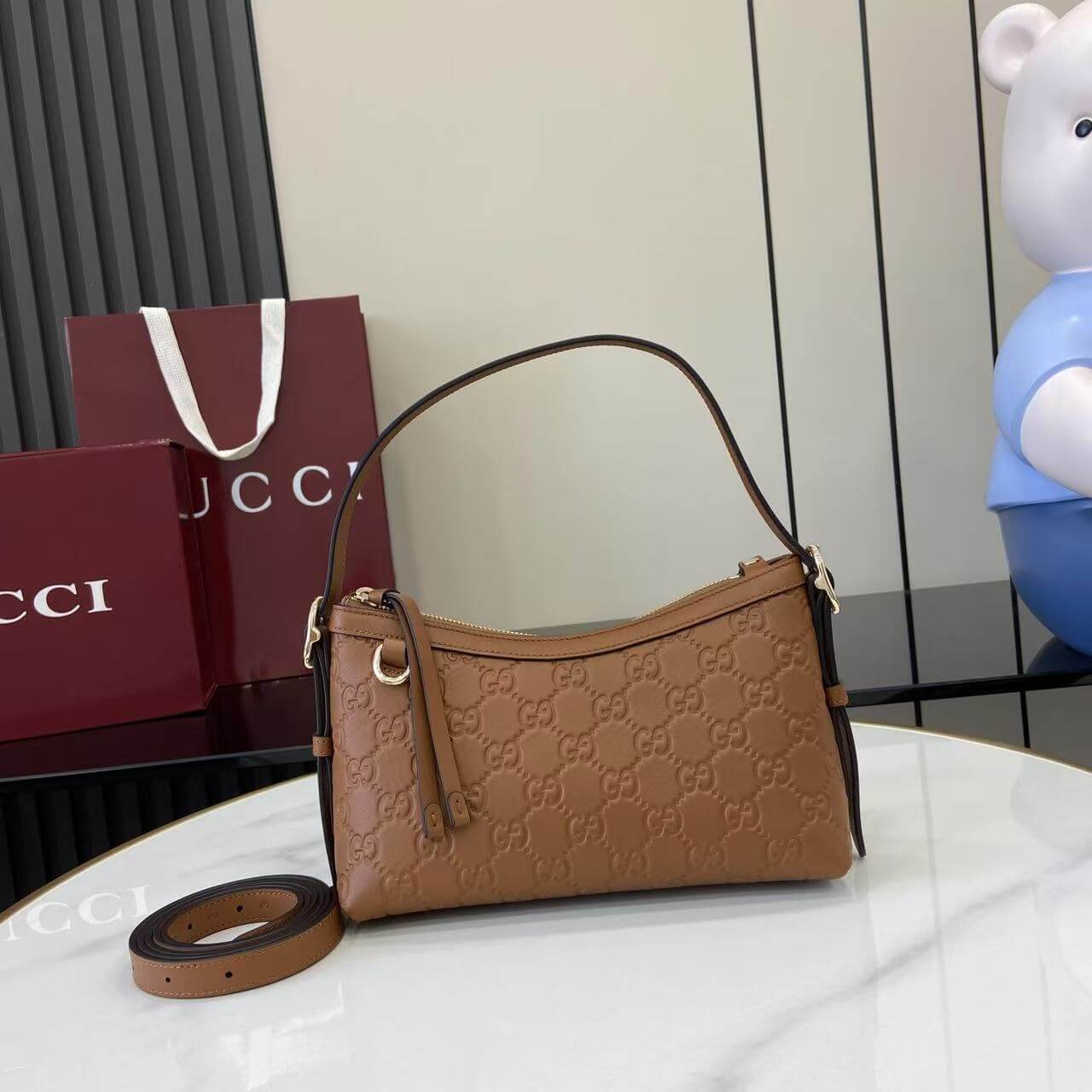 GG Emblem small shoulder bag