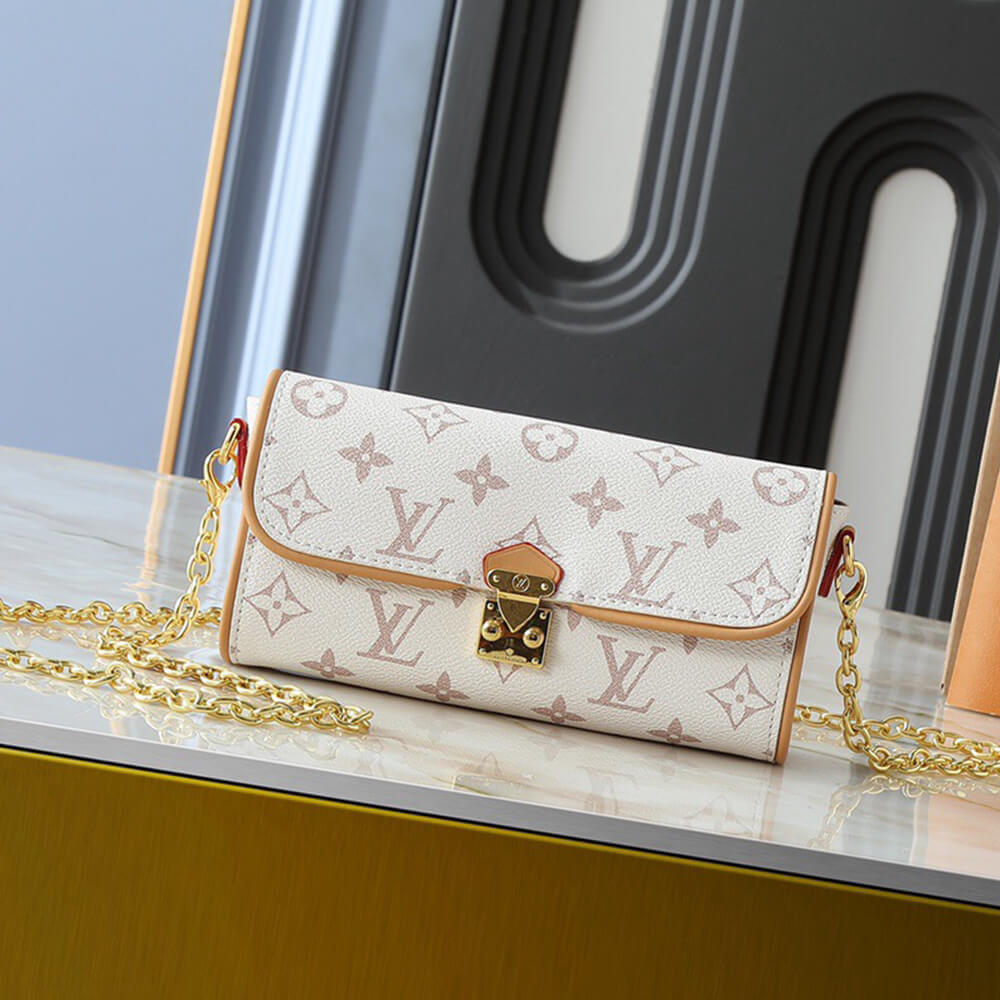 LV Pochette Camille