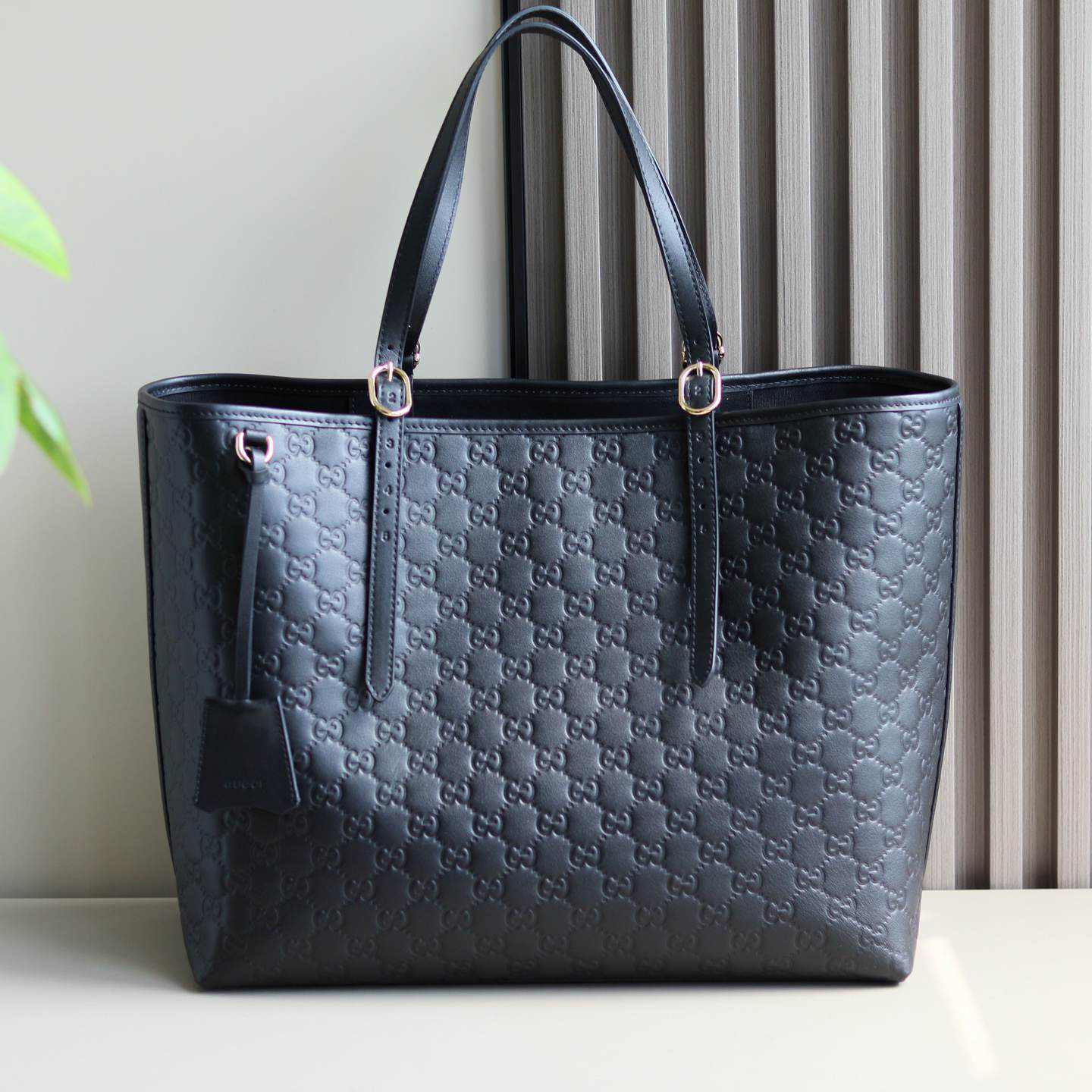 GG Emblem large tote bag