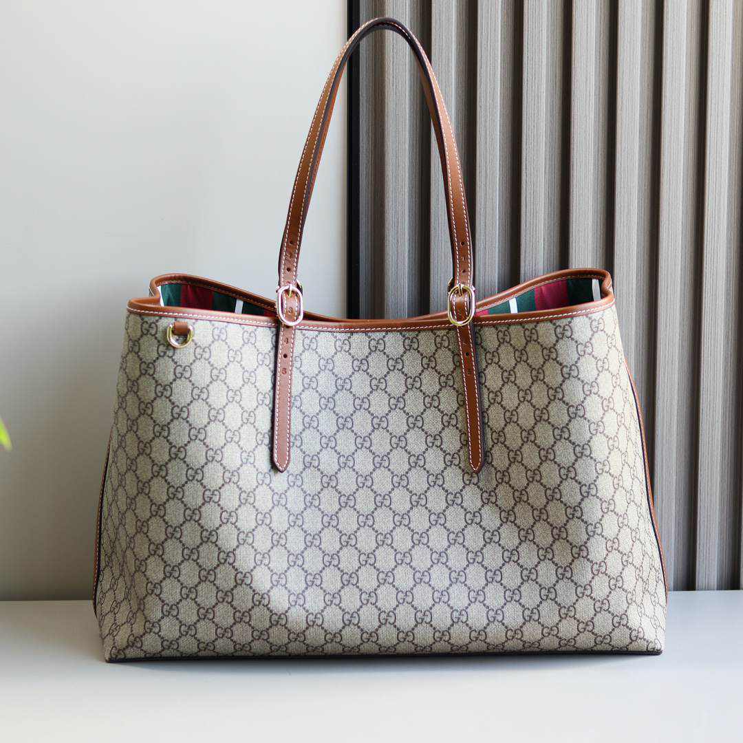 GG Emblem large tote bag