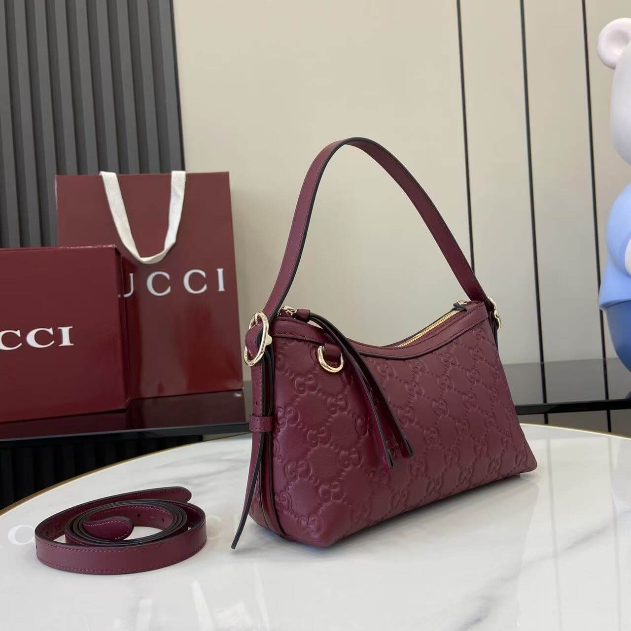 GG Emblem small shoulder bag